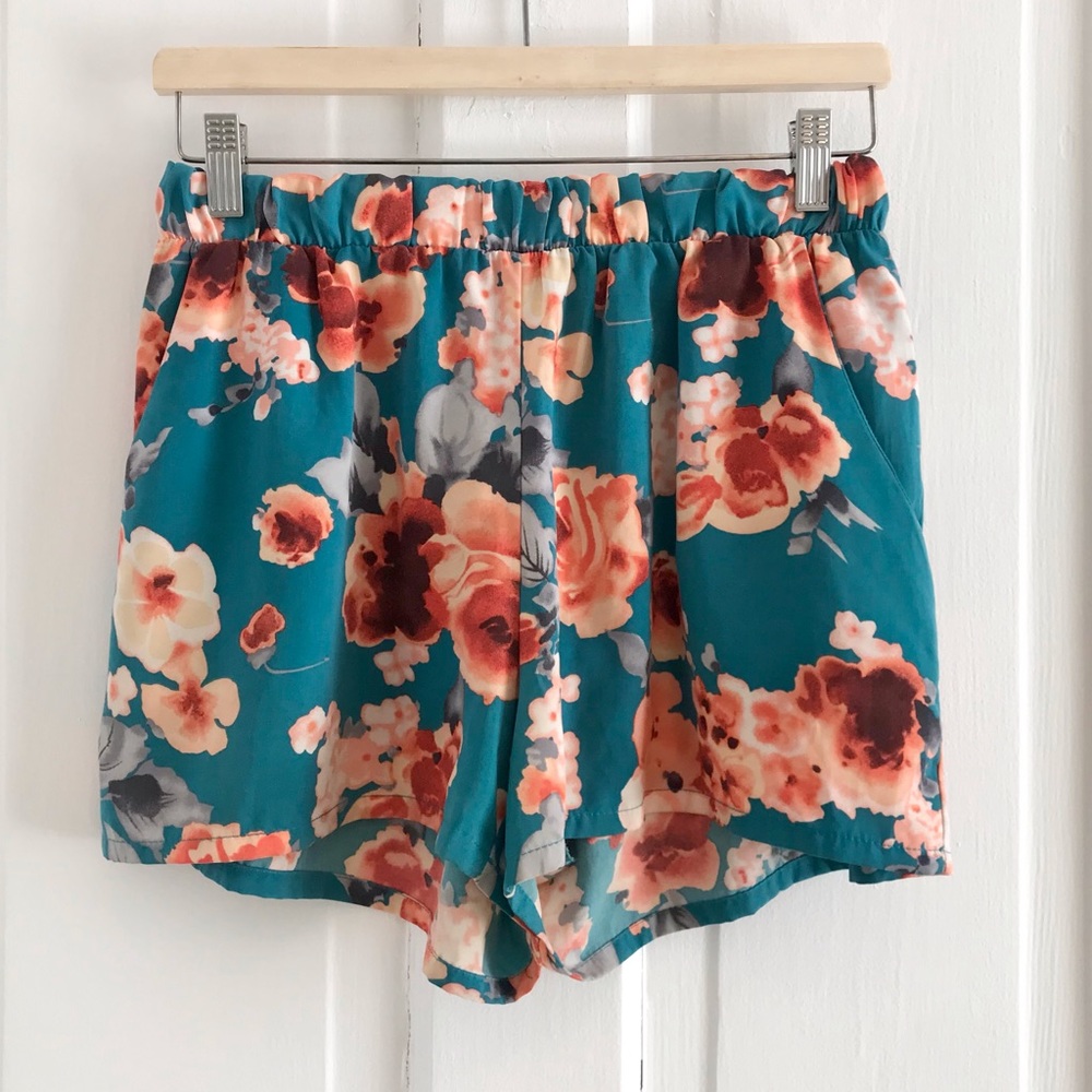 TYCHE | Flowy floral shorts